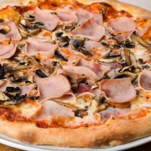 PROSCIUTTO Y CHAMPIÑONES